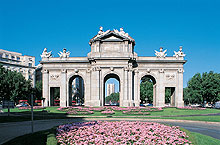 Площадь Пуэрта де Алкала (Puerta de Alcala)