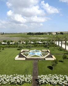 Фонтан в саду