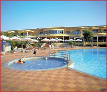 Основное здание и детский бассейн