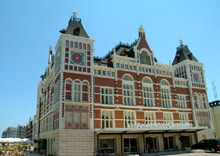 Вход в отель Orange County