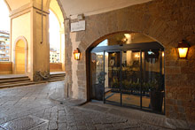 Вход в отель Degli Orafi