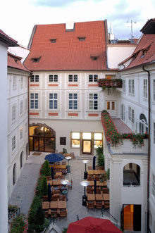 The Iron Gate Hotel And Suites