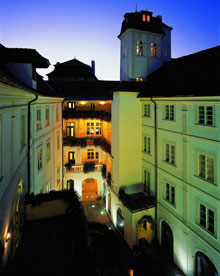 The Iron Gate Hotel And Suites