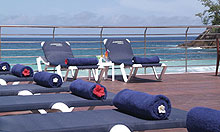 Терраса с шезлонгами