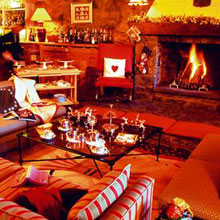 Бар с камином
