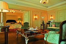 King George II Palace