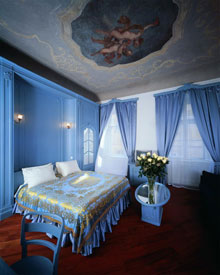 The Iron Gate Hotel And Suites