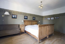 Archibald at the Charles Bridge