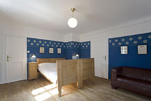 Archibald at the Charles Bridge