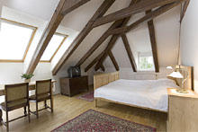 Archibald at the Charles Bridge