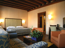 Hotel Monaco & Grand Canal