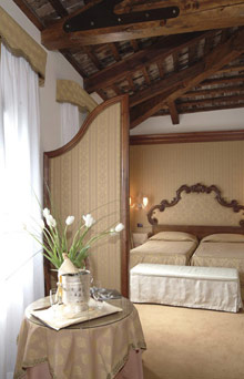 Hotel Monaco & Grand Canal