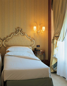 Hotel Monaco & Grand Canal