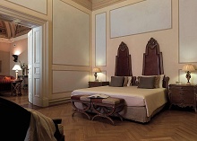 Carlo IV, A Boscolo Luxury Hotel