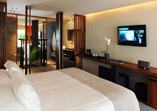 Christopher St Barth