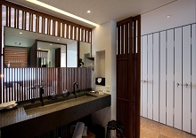 Christopher St Barth