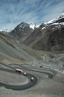 Дорога-серпантин в горах